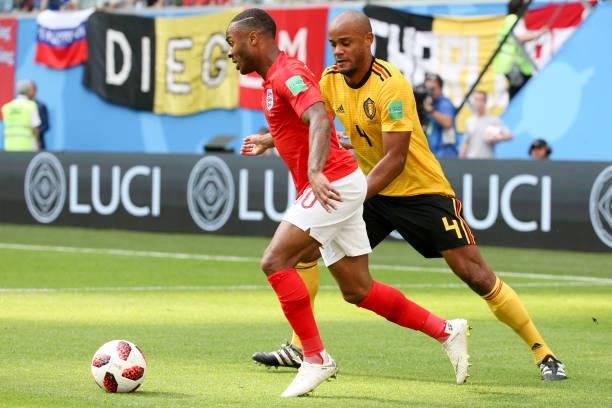 两位选手各 两位选手各